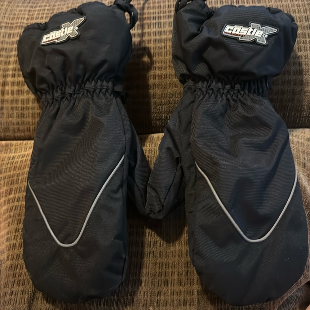 Castle gloves